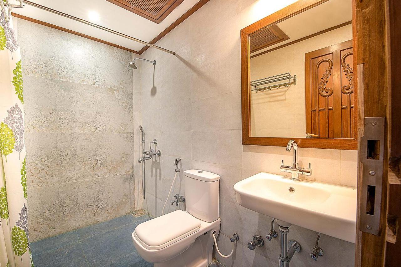 Casamo Silver Oak By Stayvista - Overlooking A Lake & Valley, Lush Green Lawns, & A Private Pool มหาบาเลชวาร์ ภายนอก รูปภาพ