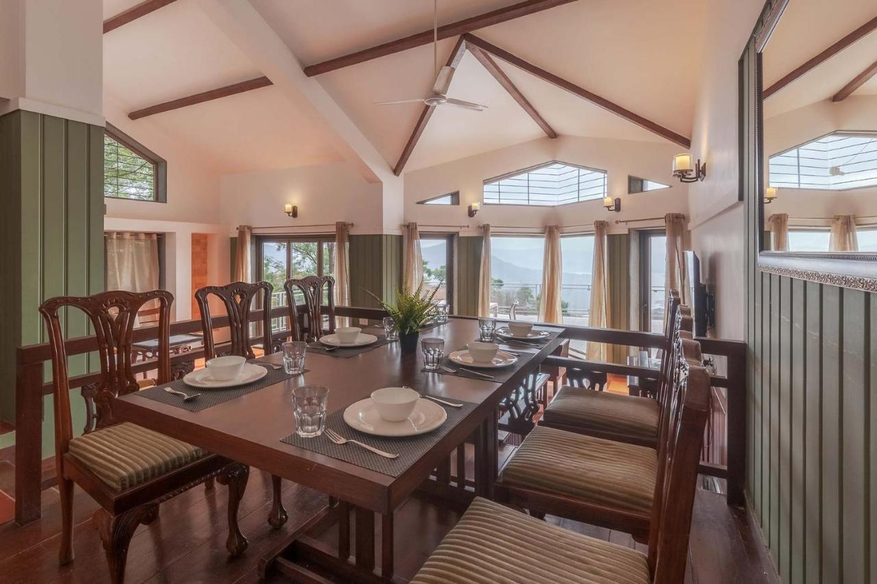 Casamo Silver Oak By Stayvista - Overlooking A Lake & Valley, Lush Green Lawns, & A Private Pool มหาบาเลชวาร์ ภายนอก รูปภาพ