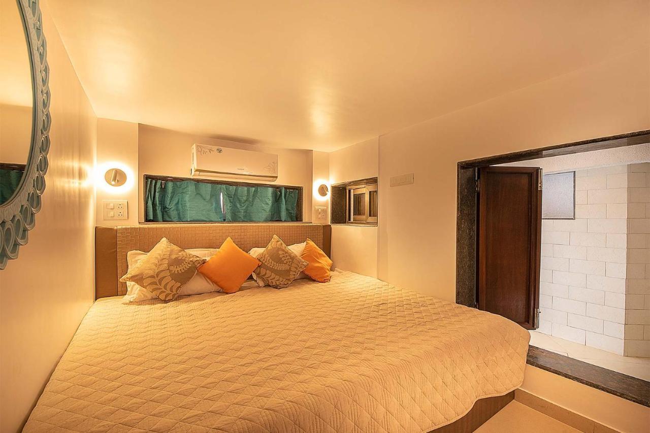 Casamo Silver Oak By Stayvista - Overlooking A Lake & Valley, Lush Green Lawns, & A Private Pool มหาบาเลชวาร์ ภายนอก รูปภาพ